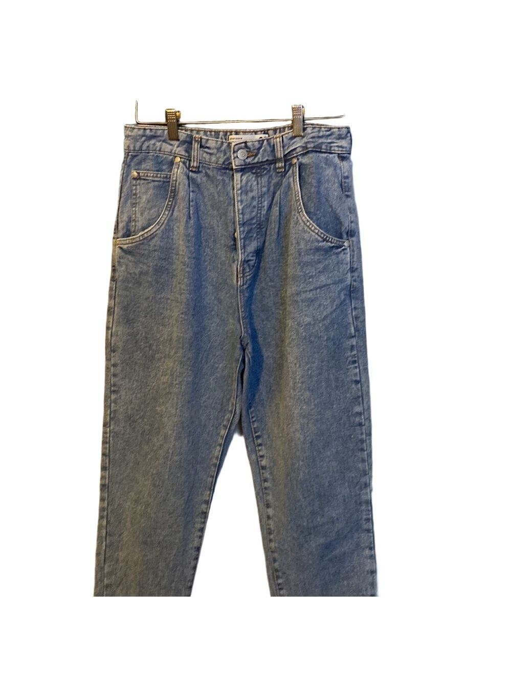 Acid Wash pleated front jeans. 27
